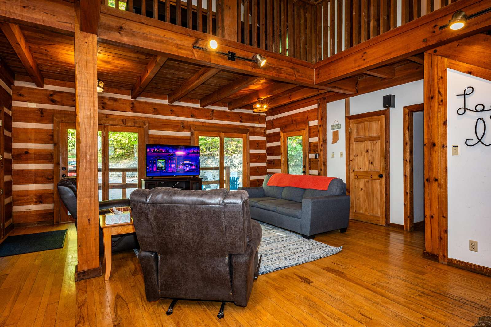 Log Inn Vacation Cabin - Photo 2