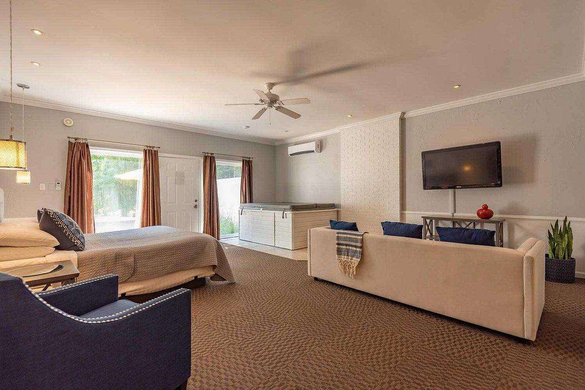 Yellowwood Inn – Suite #11 - Photo 2