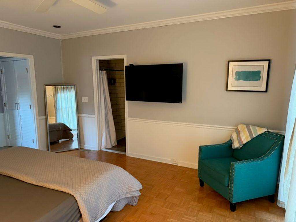 Yellowwood Inn – Suite #8 - Photo 3