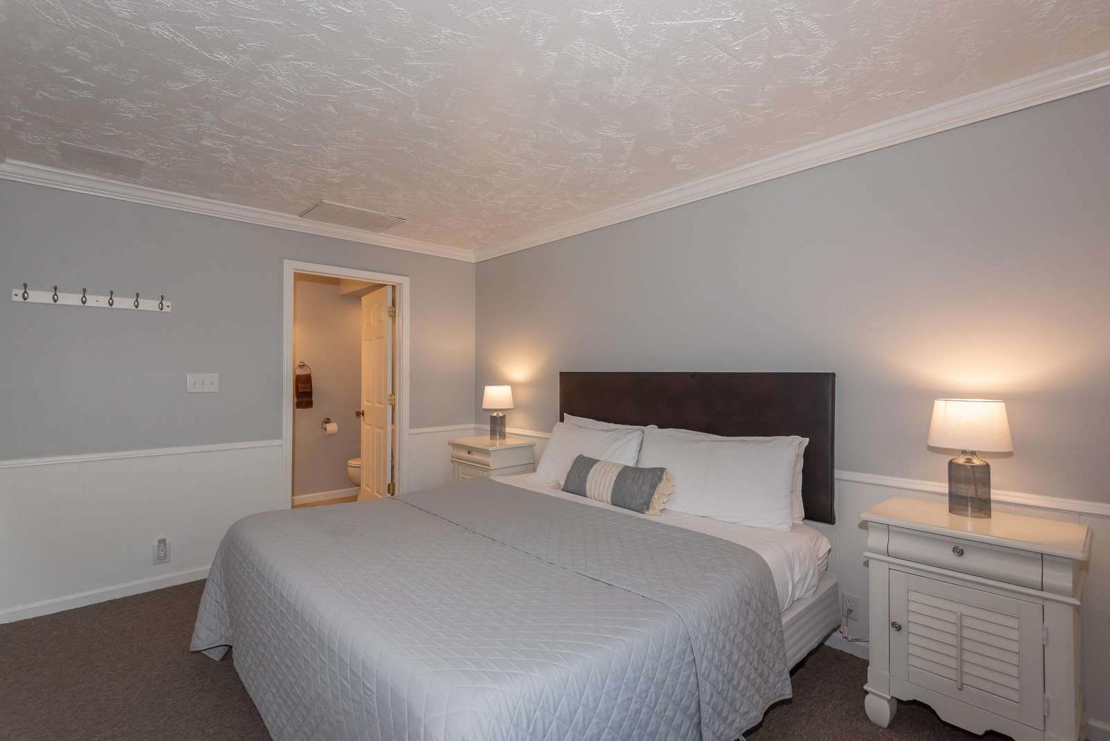Yellowwood Inn – Suite #15 - Photo 2