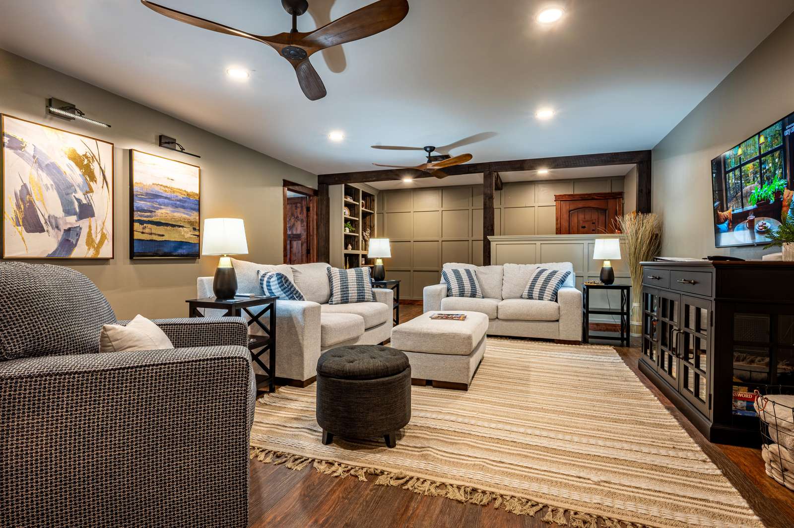 Rustic and Refined Downtown - Photo 3