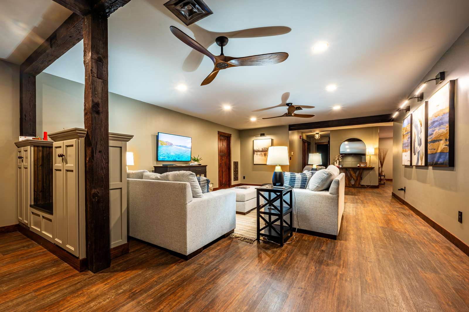 Rustic and Refined Downtown - Photo 2