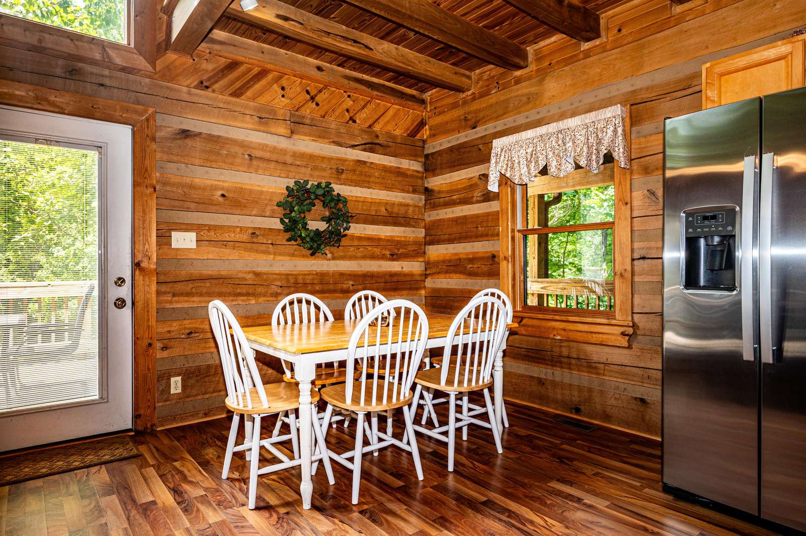 Snuggled Inn - Photo 6