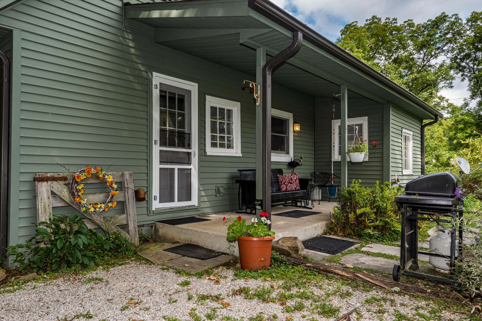 Artist’s Retreat Cottage - Photo 1