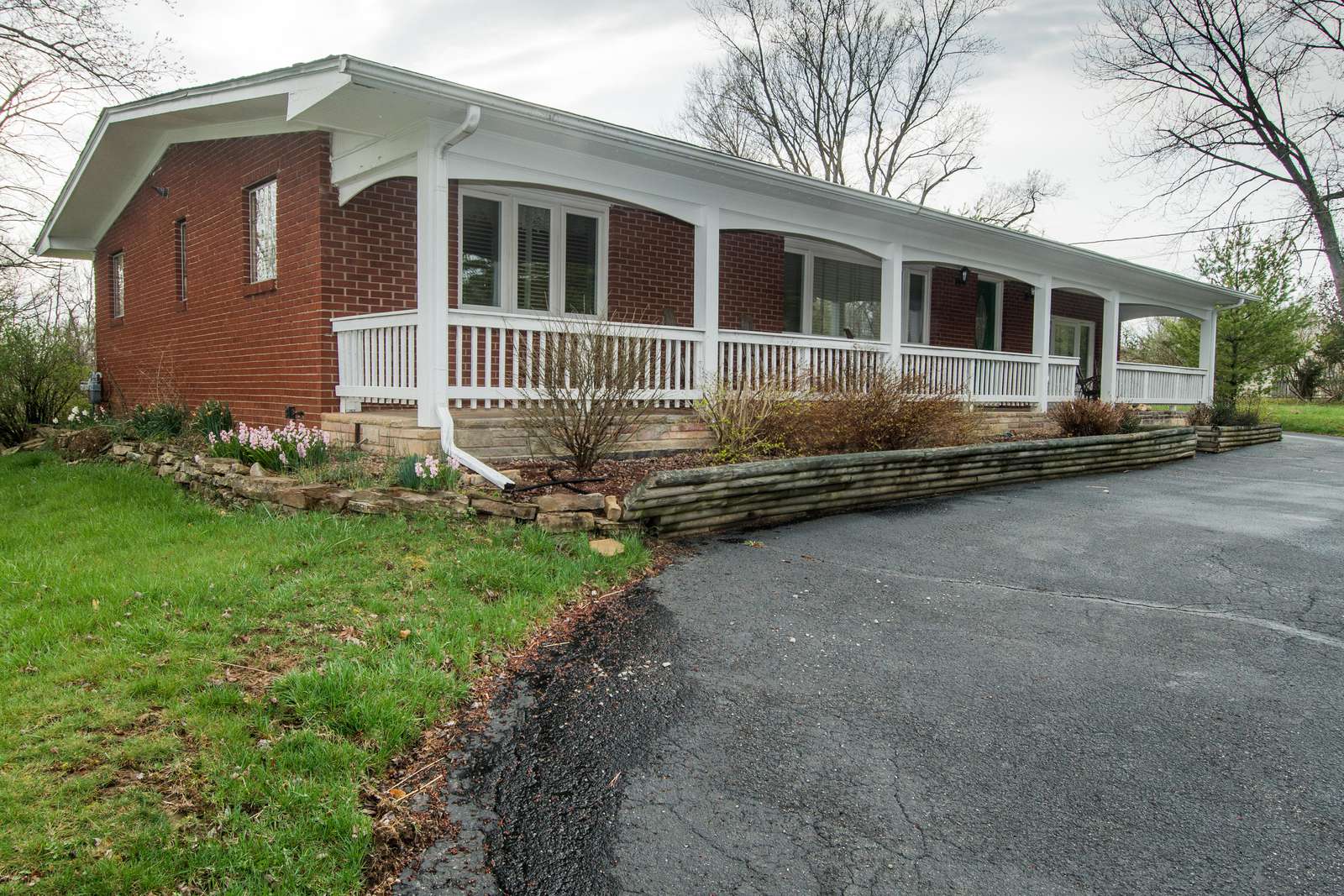 Brick Lodge - Photo 1
