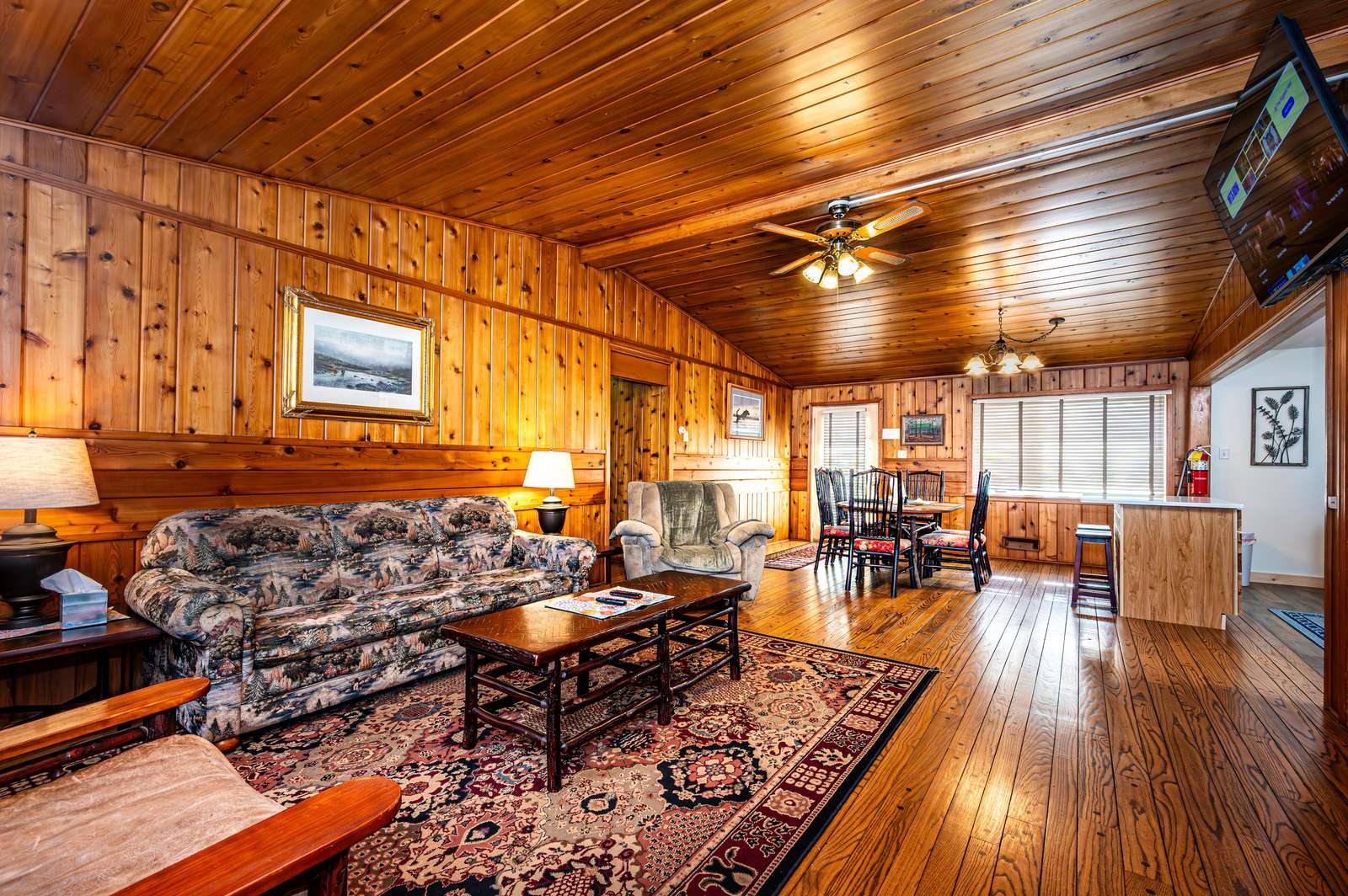 Brick Lodge - Photo 3