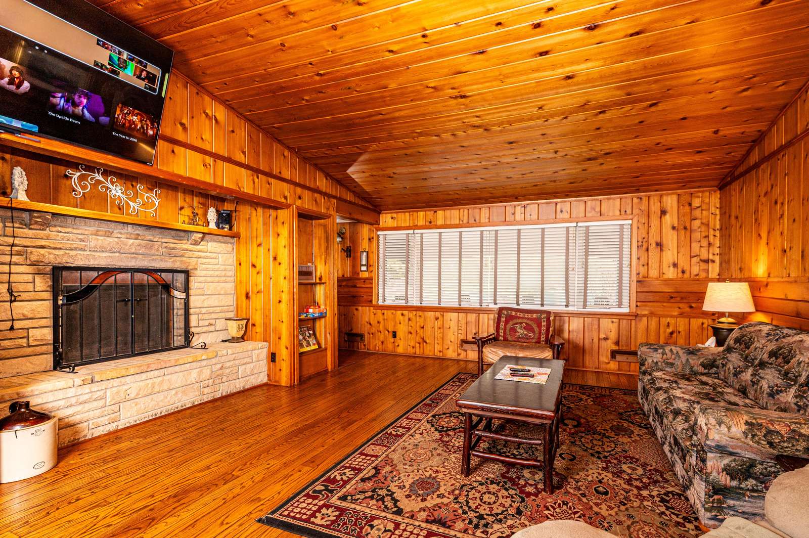 Brick Lodge - Photo 2