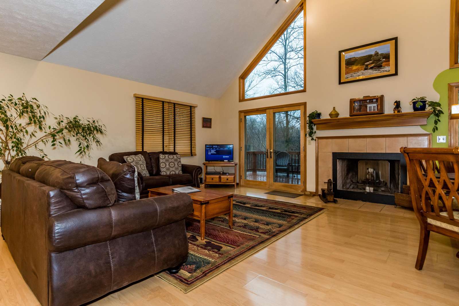 Chanterelle Chalet Cabin - Photo 2