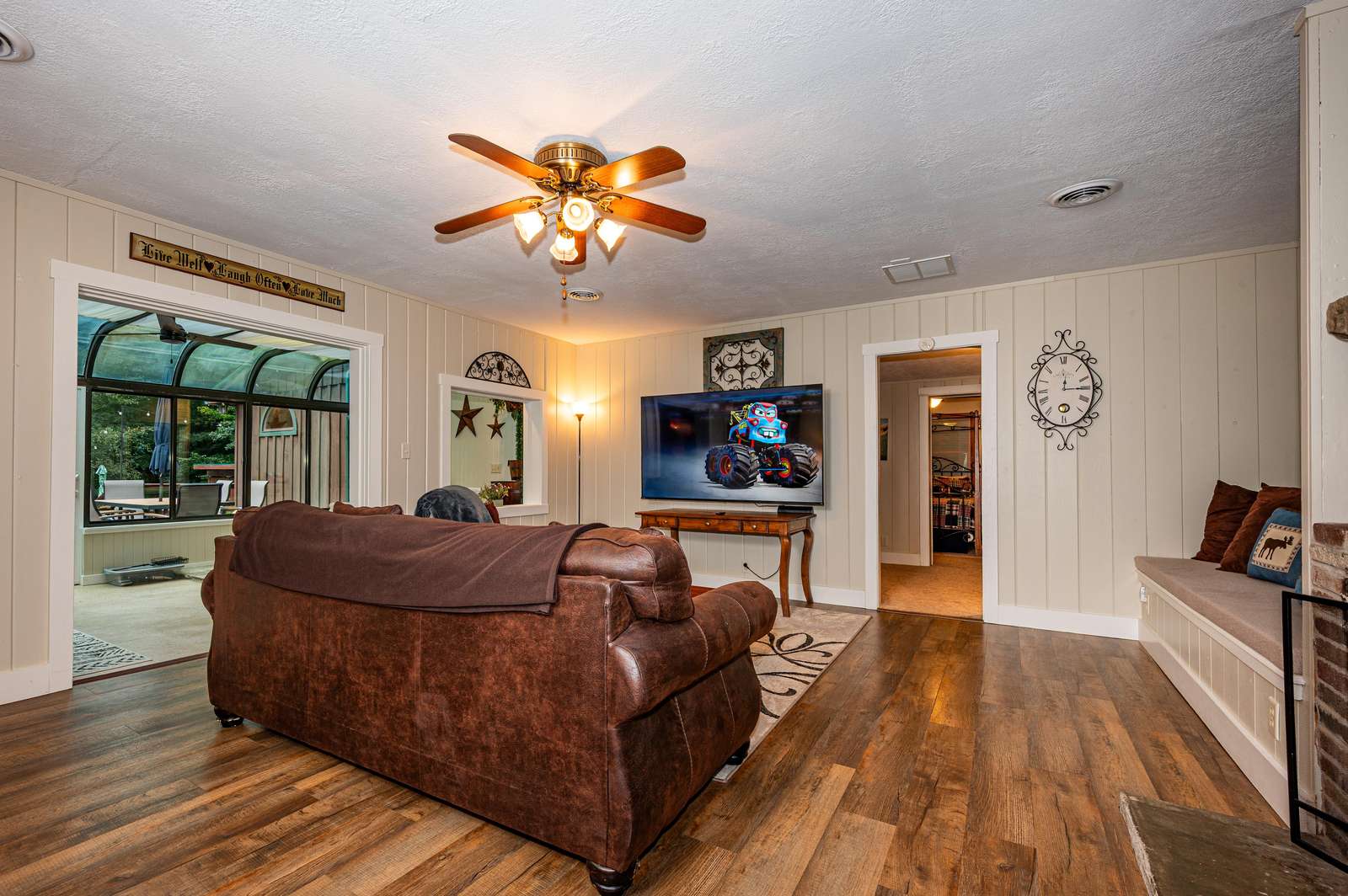 Country Resort Vacation Cabin - Photo 2