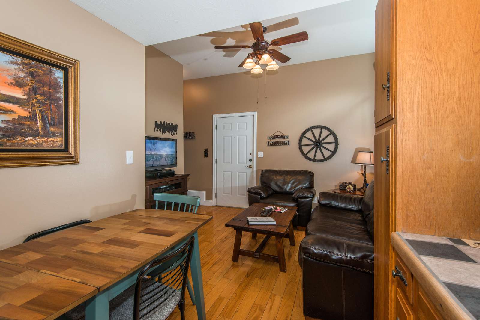 Cowboy Way Vacation Cottage - Photo 2