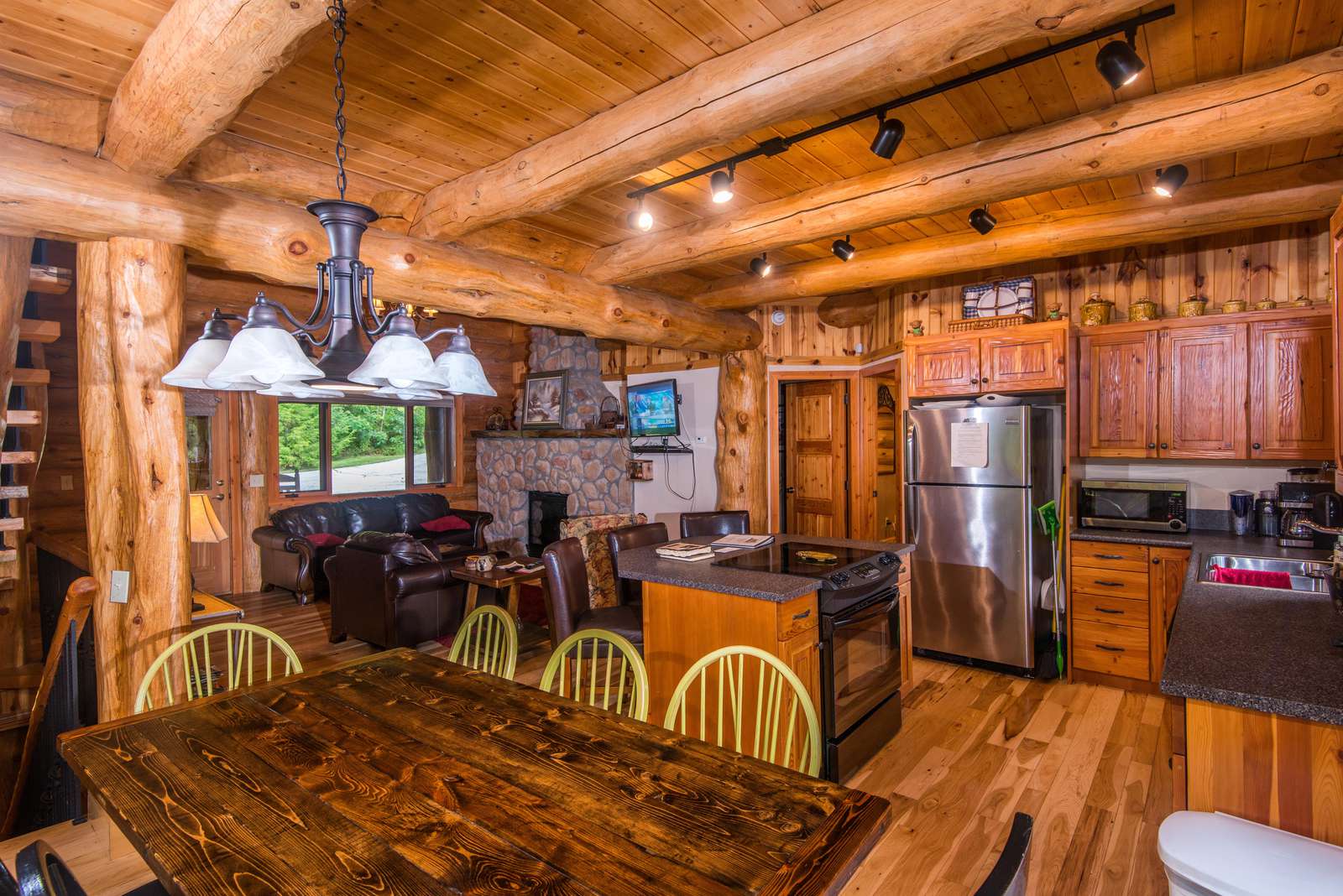 Drift Away Log Cabin - Photo 2