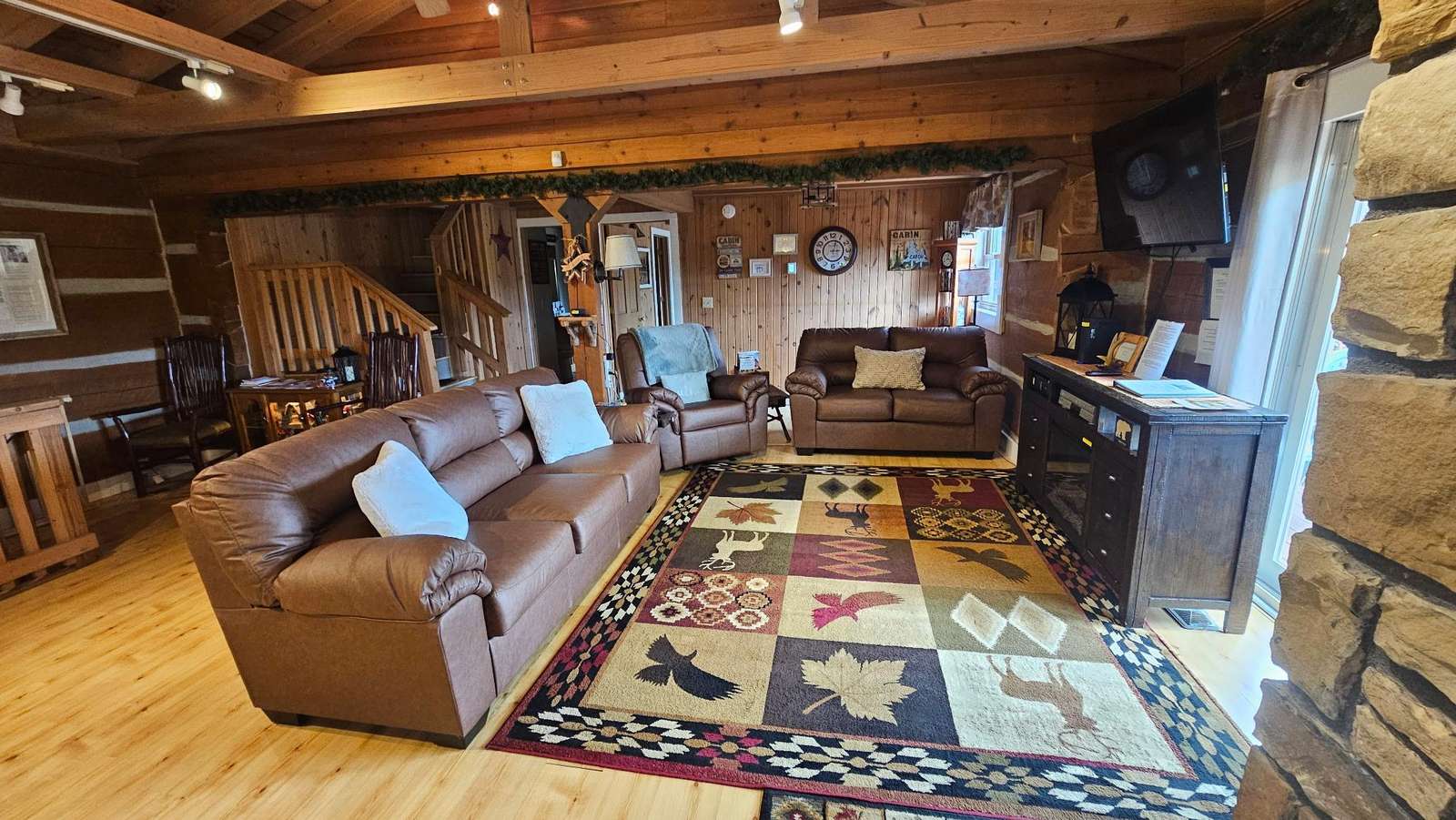Heartstone Log Cabin - Photo 3