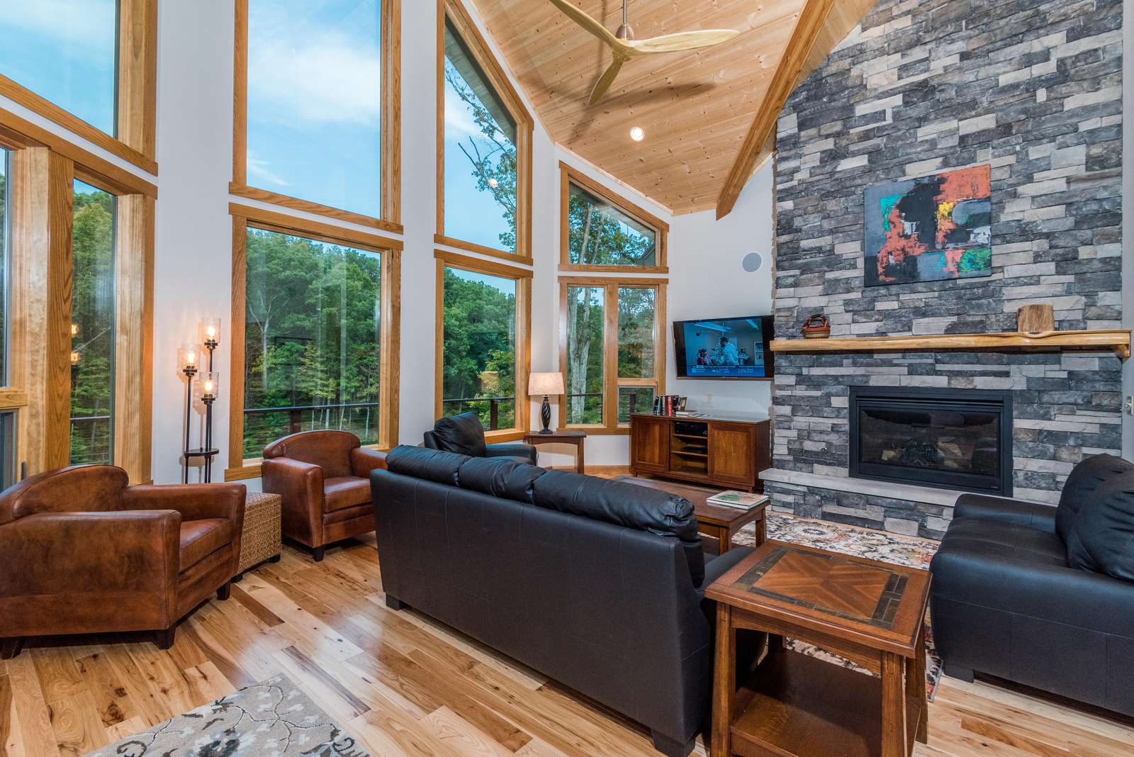 Lake Forest Cabin - Photo 2