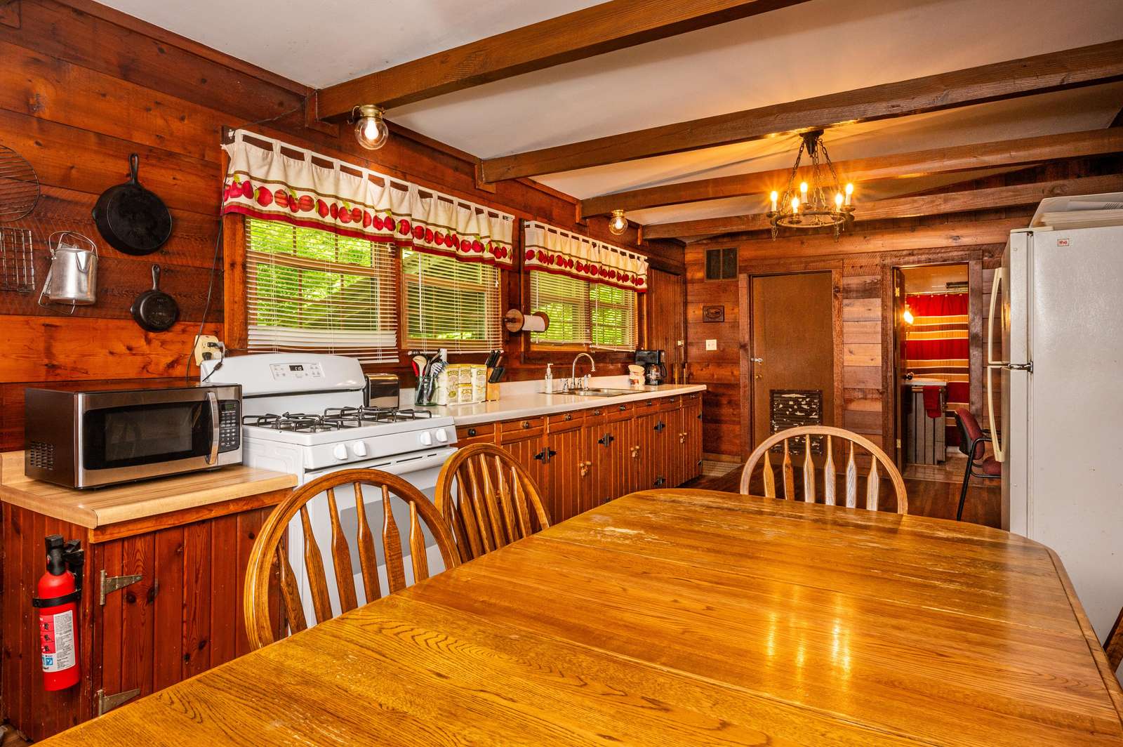 Lake Hideaway Cabin - Photo 2