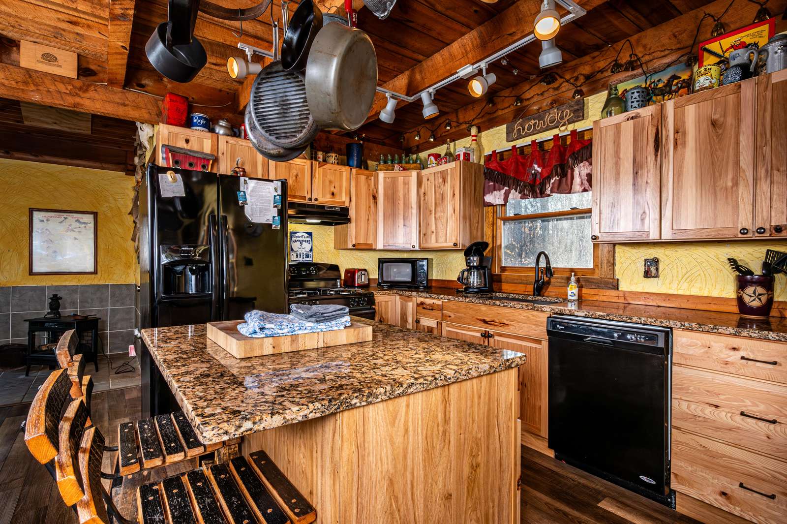Lonestar Cabin - Photo 3